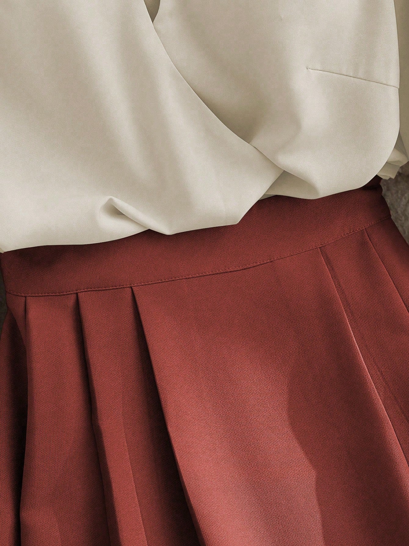 2pcs Elegant Shiny Fabric Top And Pleated Midi Skirt Set