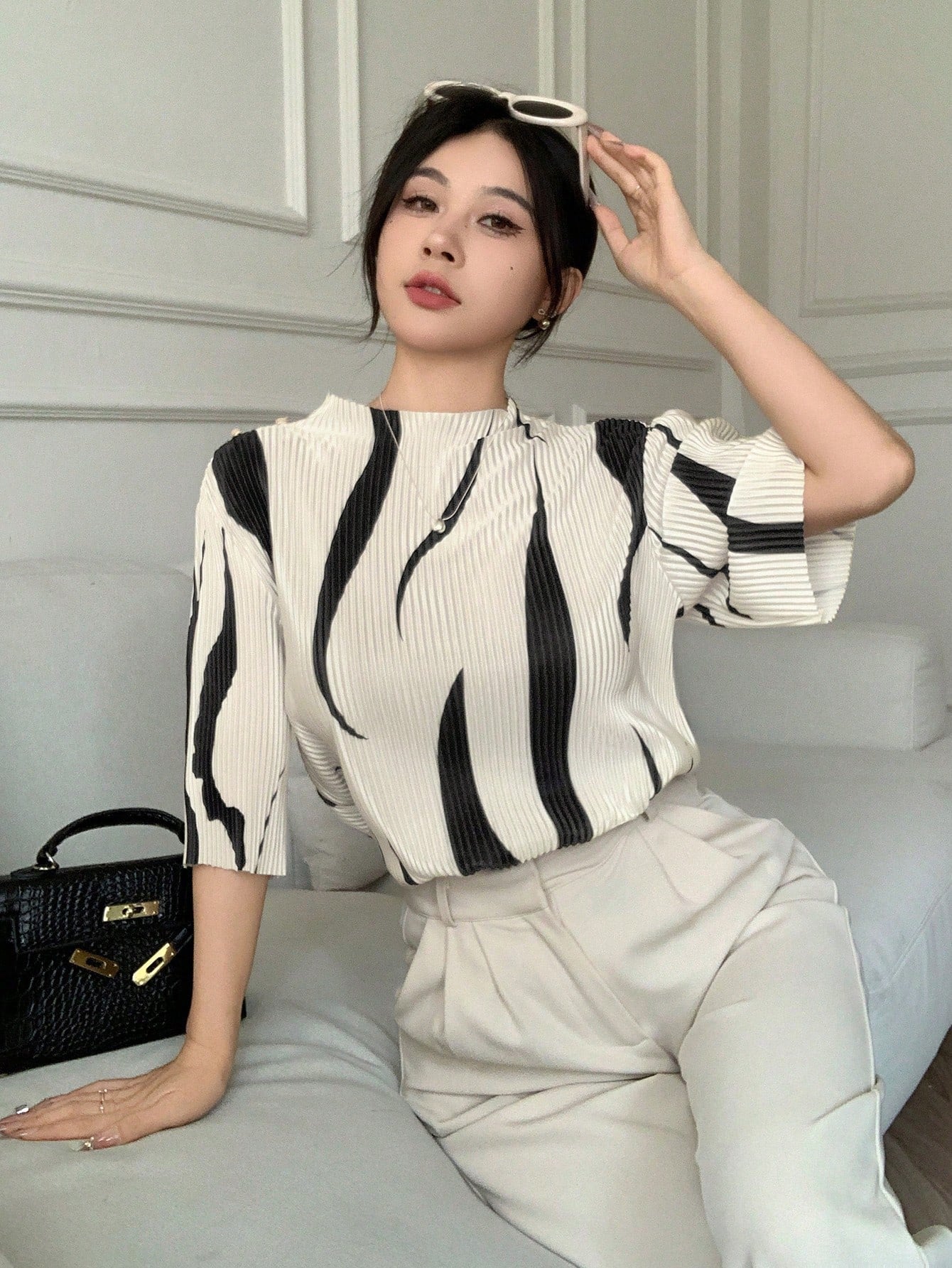 Shein Rafferiza Asymmetrical Print Stand Collar Pleated Slim Fit Women's Short Sleeve T-Shirt