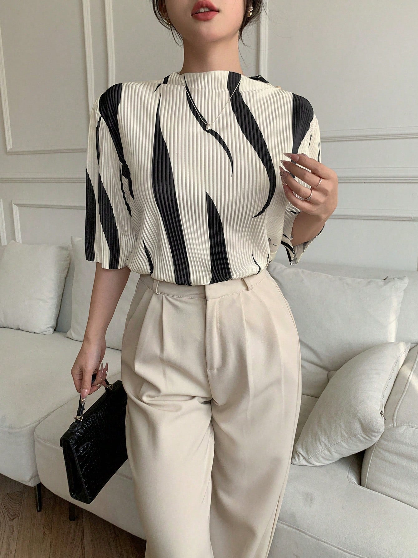 Shein Rafferiza Asymmetrical Print Stand Collar Pleated Slim Fit Women's Short Sleeve T-Shirt
