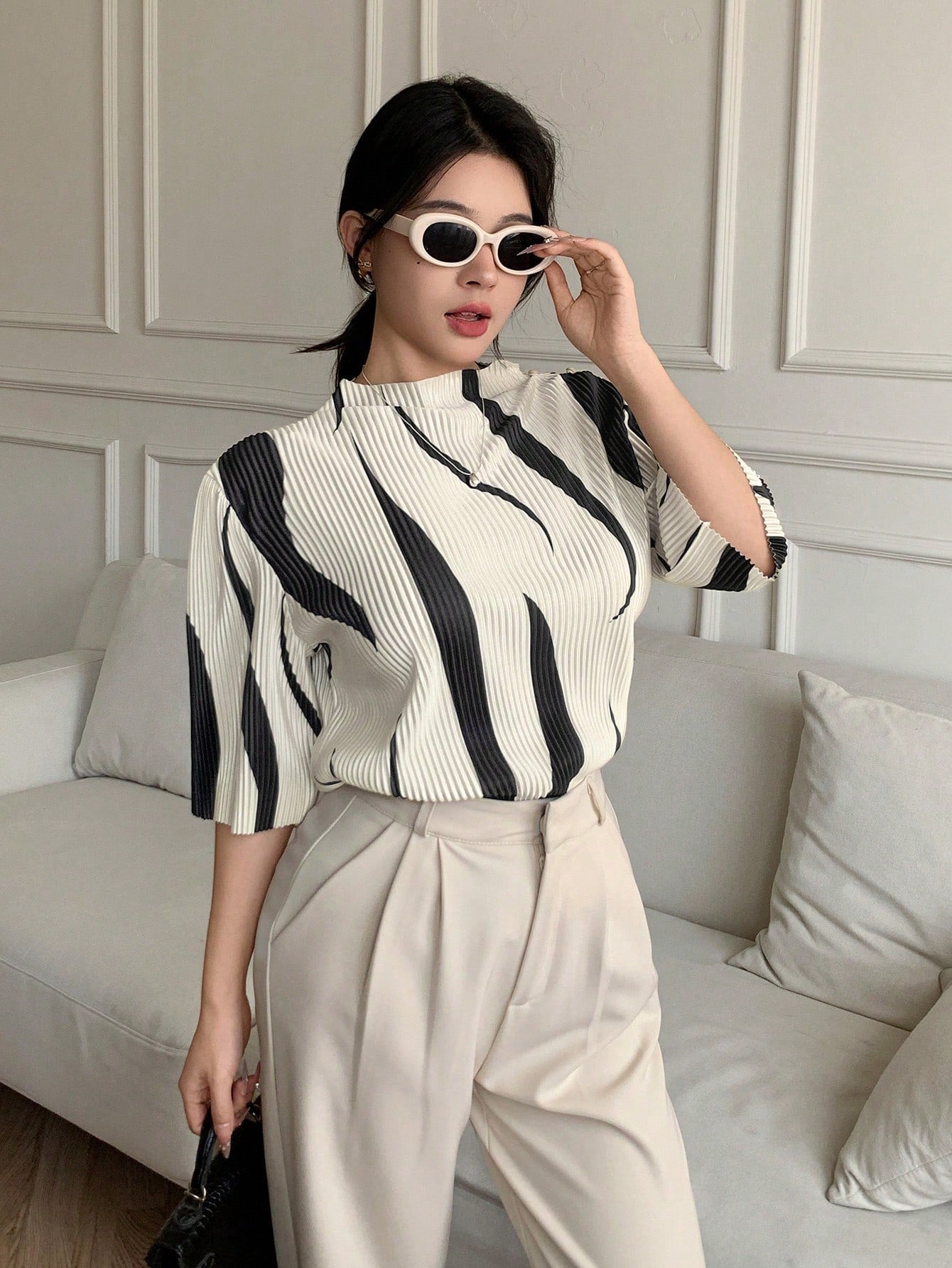 Shein Rafferiza Asymmetrical Print Stand Collar Pleated Slim Fit Women's Short Sleeve T-Shirt