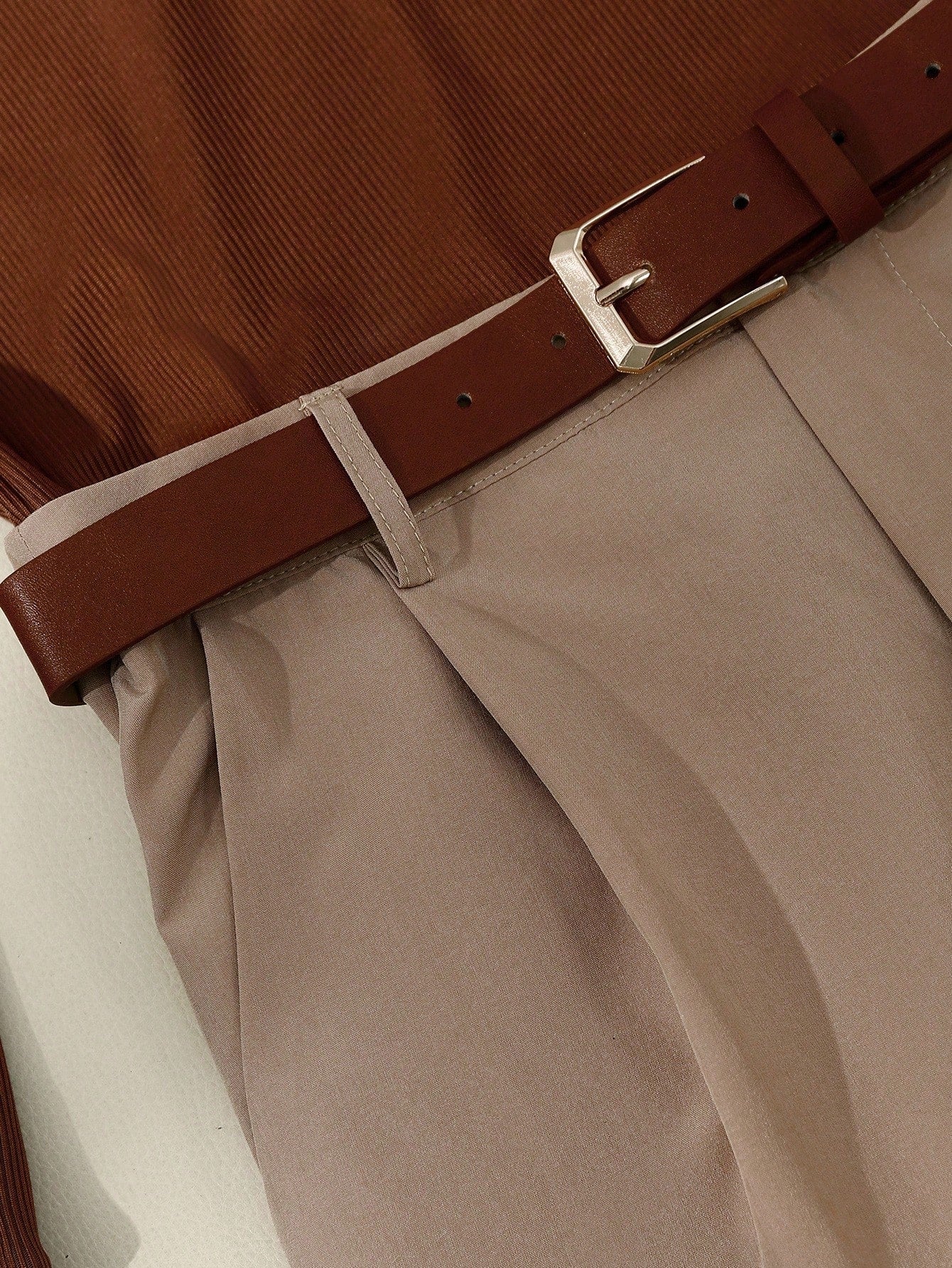 High-End Temperament Brown Striped Top With Khaki Trousers And Metal Buckle Belt