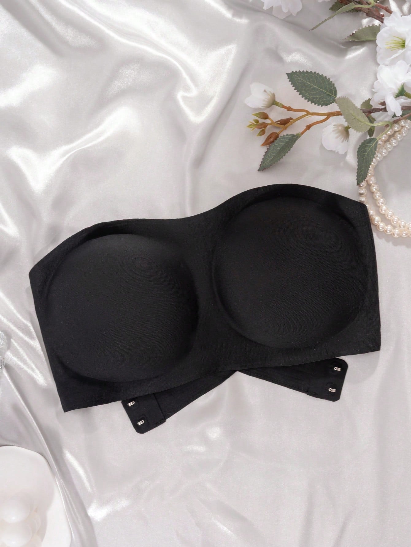 Seamless Underwire-Free Bra, Sexy One-Shoulder Design With Non-Slip Sides, Removable Pads And Criss-Cross Back, Strapless